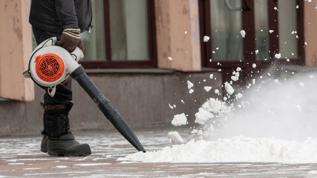 Can I Use A Leaf Blower To Clear Light Snow?