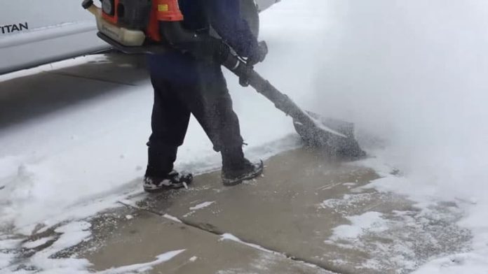 can i use a leaf blower to clear light snow 4