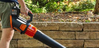 can i use a leaf blower indoors for cleaning 4 scaled