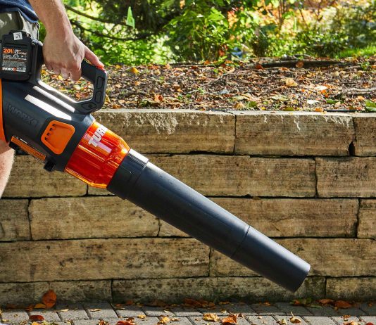 can i use a leaf blower indoors for cleaning 4 scaled