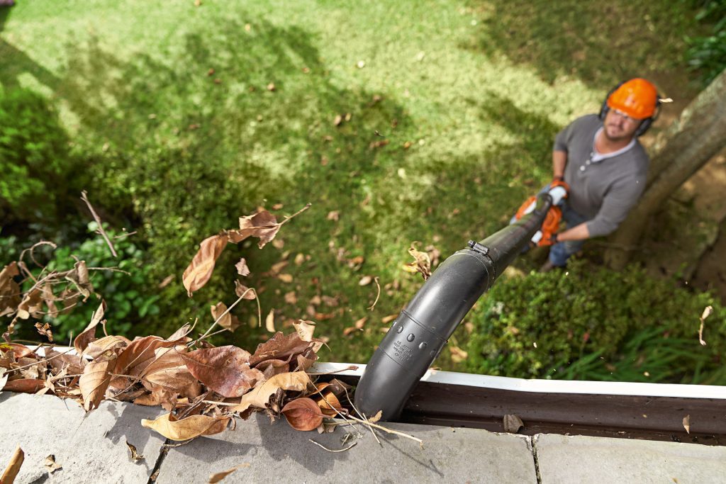 How Do You Clean The Exterior Of A Leaf Blower?