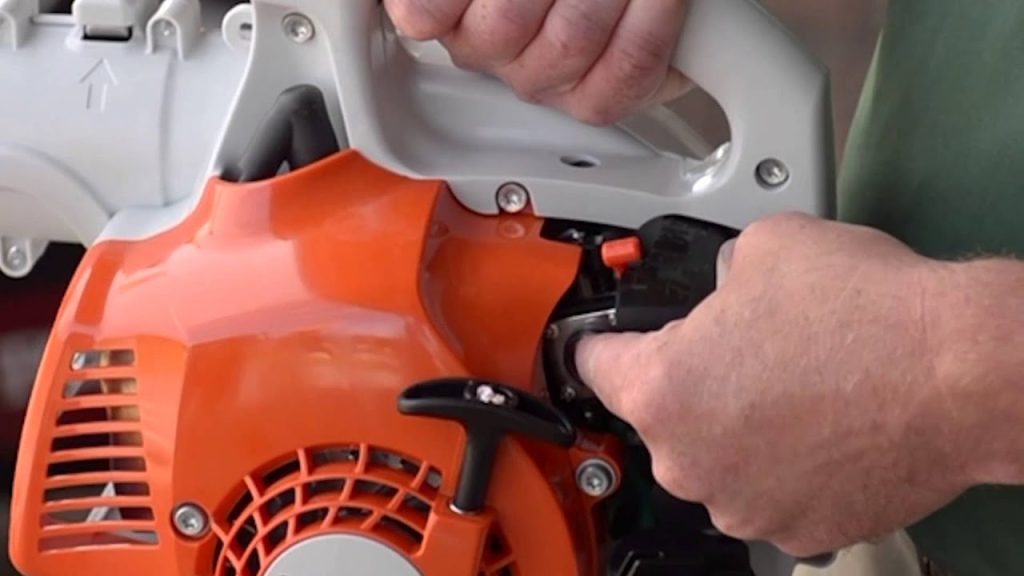 How Do You Start A Gas Leaf Blower?