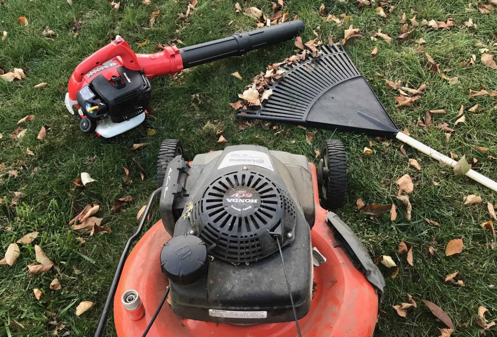 Should You Leaf Blower Before Or After Mowing?