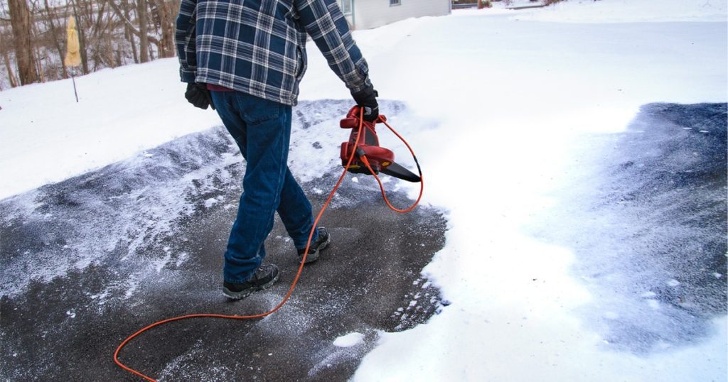 Can Leaf Blowers Be Used To Blow Snow?